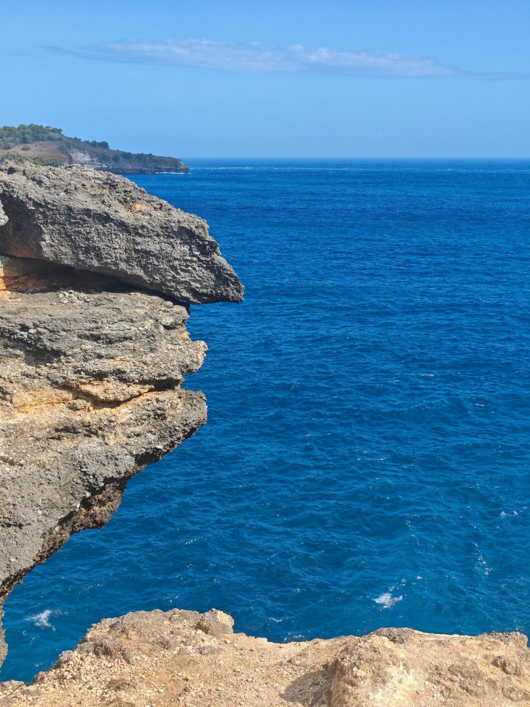 Bali-Travel to Nusa Penida, Indonesia. 👊Visit Fairy Cliff, Diamond Beach, and God's Baths