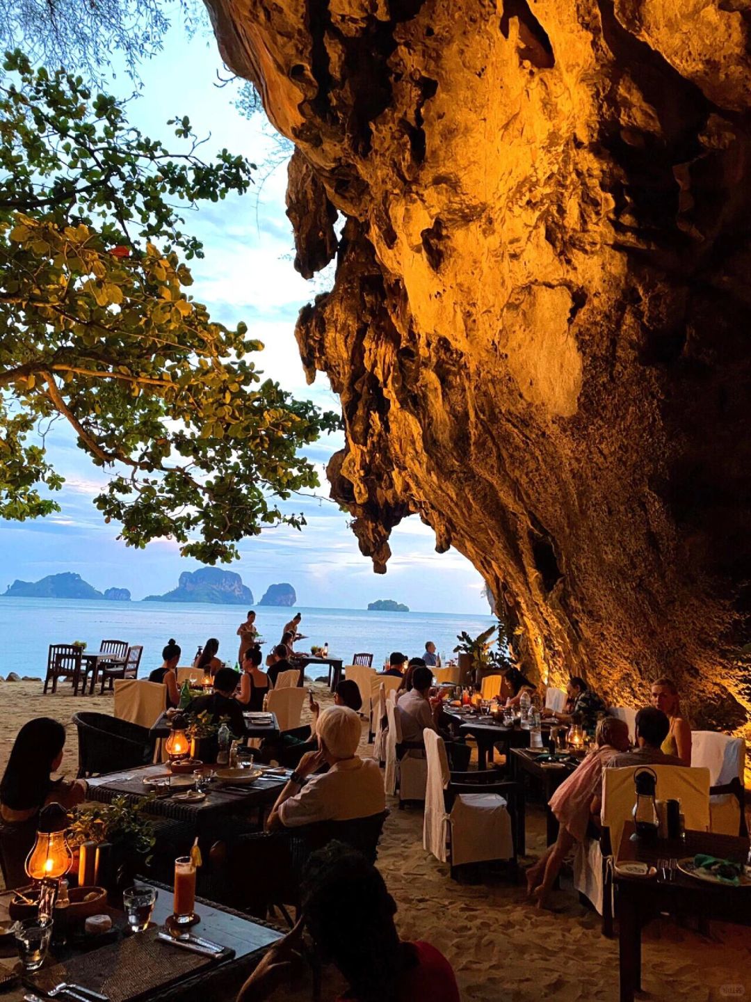 Krabi-Rayavadee Resort Hotel in Krabi, Thailand, has many birds and animals and 4 restaurants