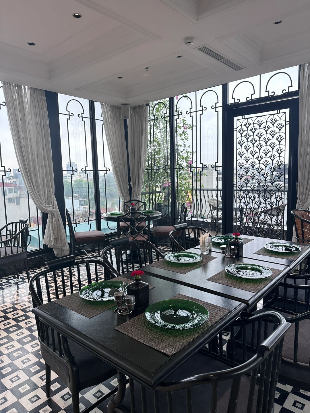 Hanoi-Siesta Premium Hang Be Hotel, French hotel in Hanoi, offers a rich and delicious breakfast