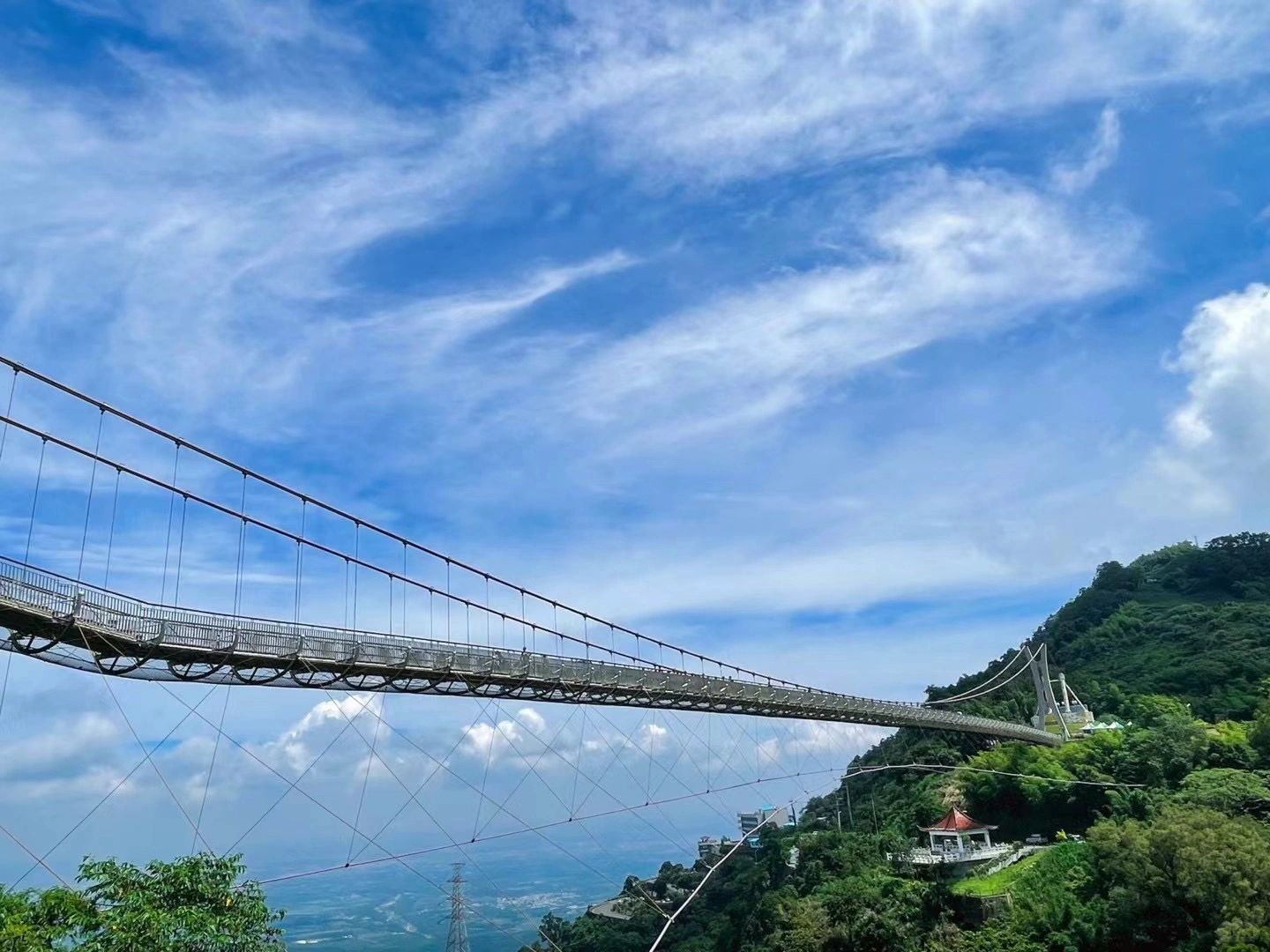 Taiwan-Enjoy the tea garden in Chiayi, Taiwan, and take a skywalk overlooking the Taiwan Strait