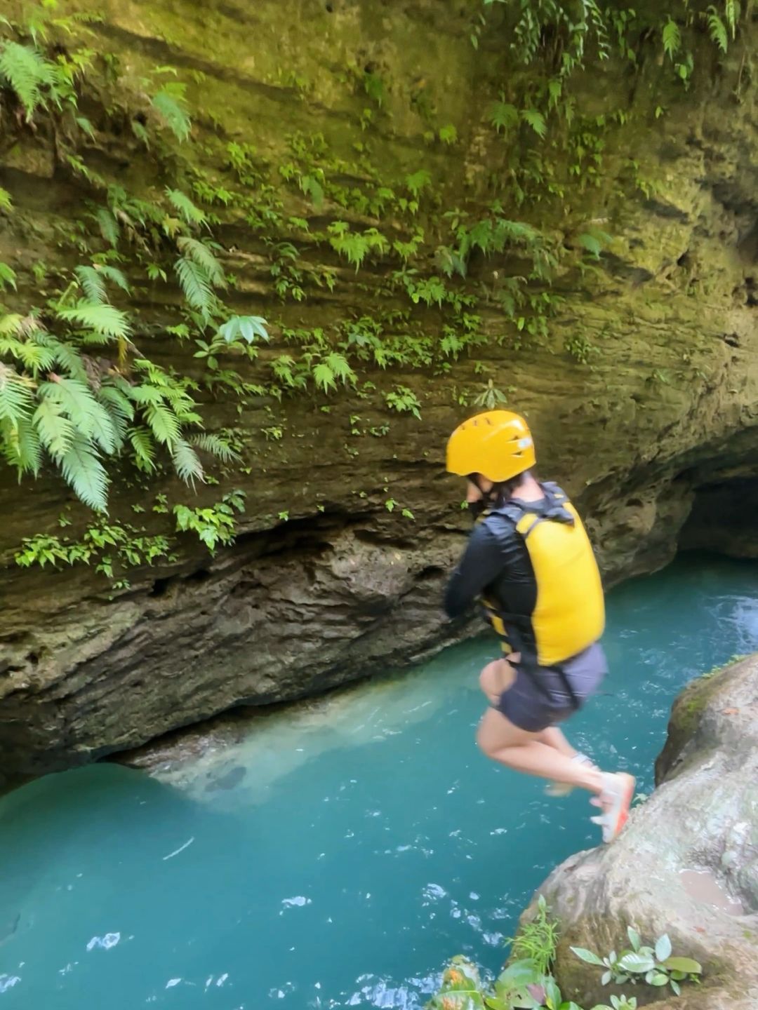 Cebu-Cebu Mobao Kawa Mountain Stream Crack Wall Tracing, 2000P Hotel Pickup and Lunch