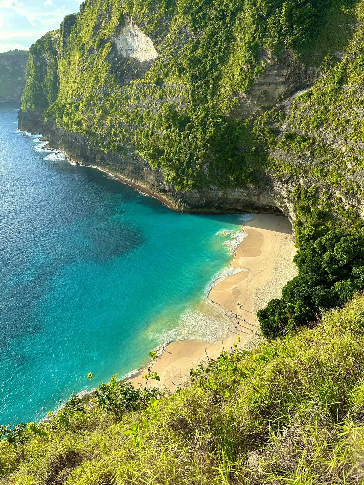 Bali-Travel to Peneda Island in Bali, ride a motorcycle to explore the Broken Beach and Elf Beach