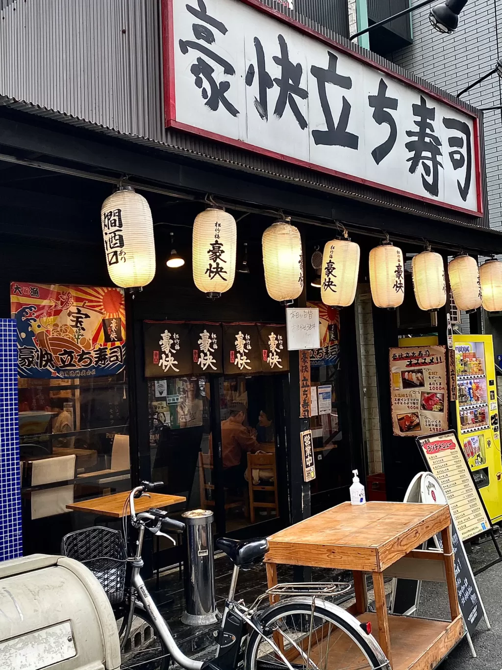 Osaka-Gokai Tachi Sushi, fresh and cost-effective sea urchin rice next to Osaka Kuromon Market