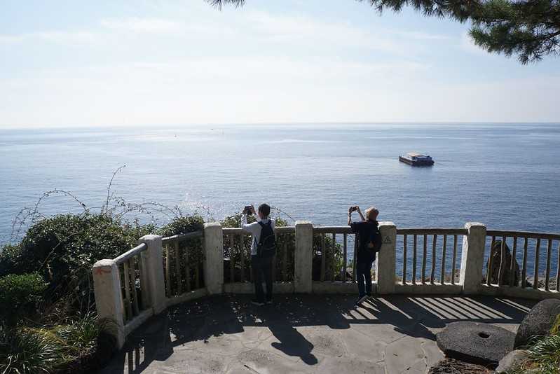 Busan/Jeju-Honeymoon House, a coffee shop in Seogwipo, Jeju Island, where you can enjoy the sea and coffee