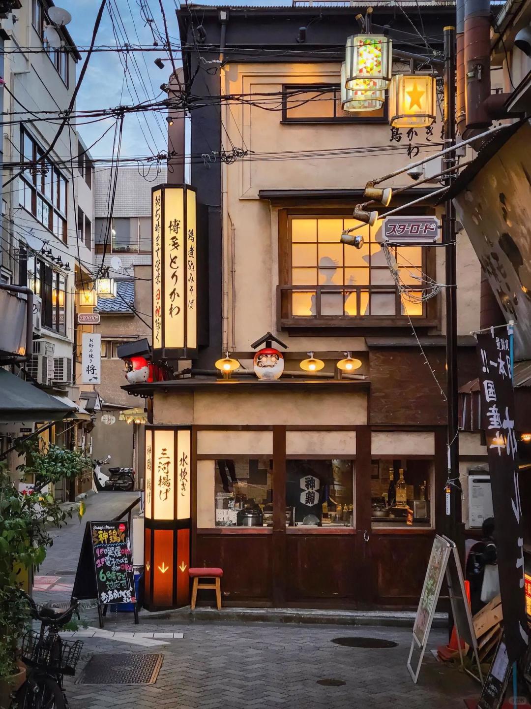 Tokyo-Tokyo, Japan: Fashionable shopping lovers take a trendy city walk to find a sweet life