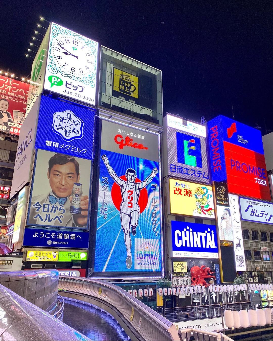 Osaka-Dotonbori, Osaka, Japan, delicious food and vitality, bustling streets and flashing neon lights