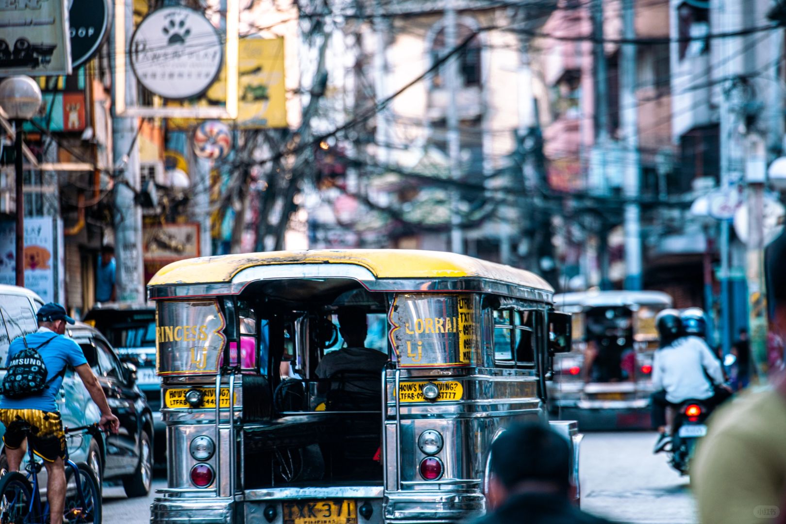 Manila/Luzon-Visiting Chinatown in Manila, Philippines. Noisy, messy, lively, crowded. Very lively