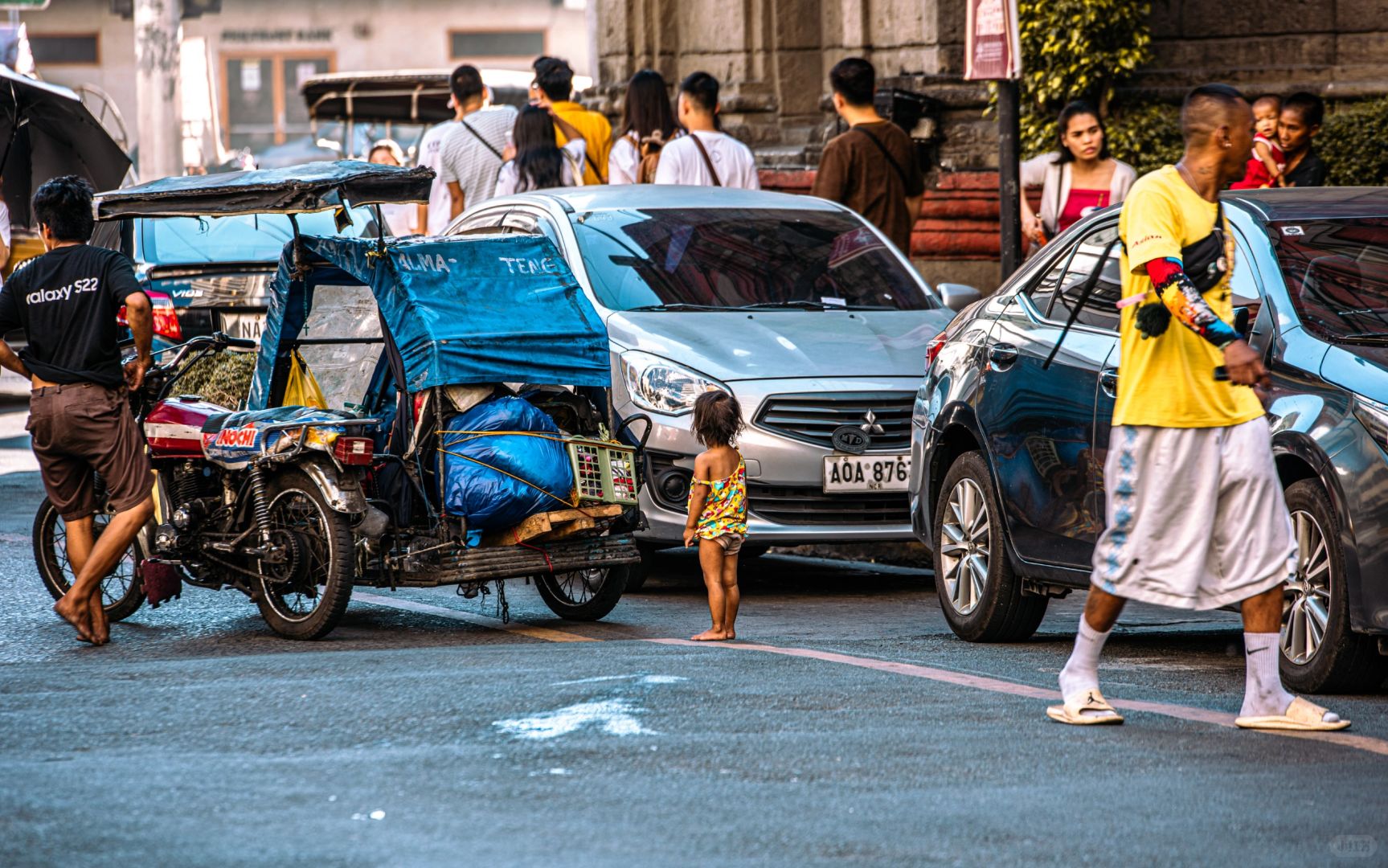 Manila/Luzon-Visiting Chinatown in Manila, Philippines. Noisy, messy, lively, crowded. Very lively