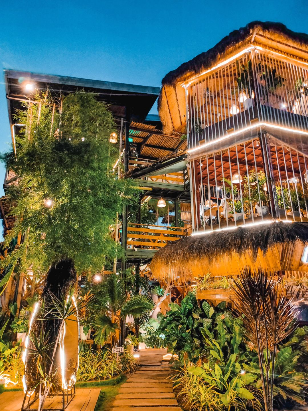 Boracay-MIST, popular restaurant in Bohol, has a long queue and is surrounded by forest greenery