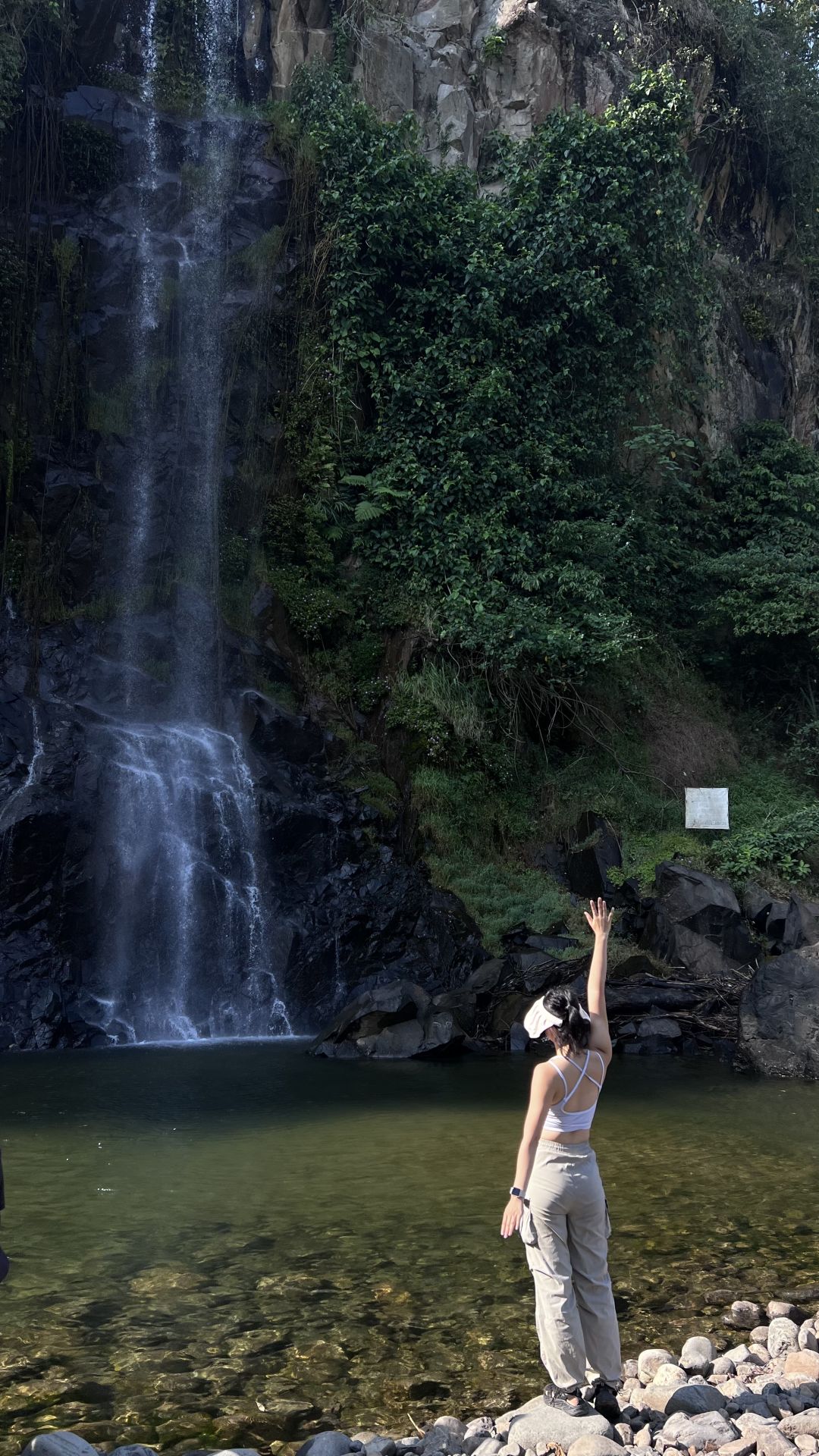 Jakarta-Bukit Daolong Bidadari Waterfall, Jakarta, the largest waterfall in Bogor Sentul area