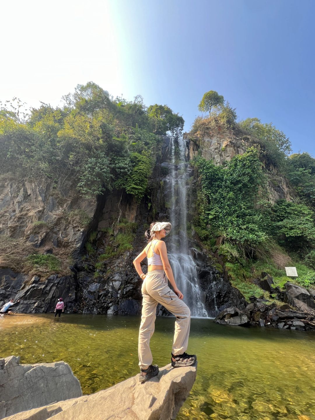 Jakarta-Bukit Daolong Bidadari Waterfall, Jakarta, the largest waterfall in Bogor Sentul area