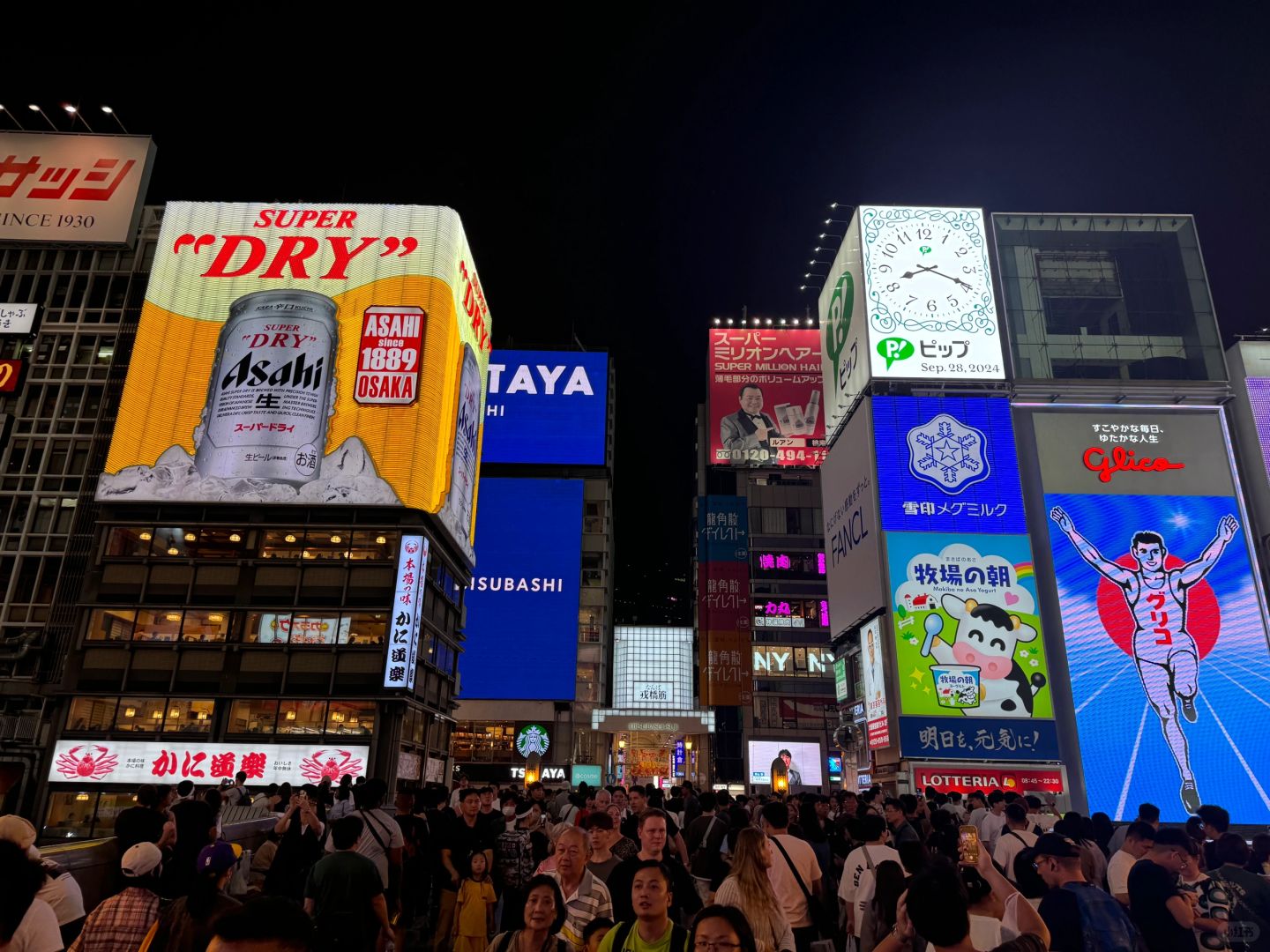 Osaka-One-day trip to Osaka. Visit the castle tower, Tsutenkaku, and Shinsaibashi Glico sign