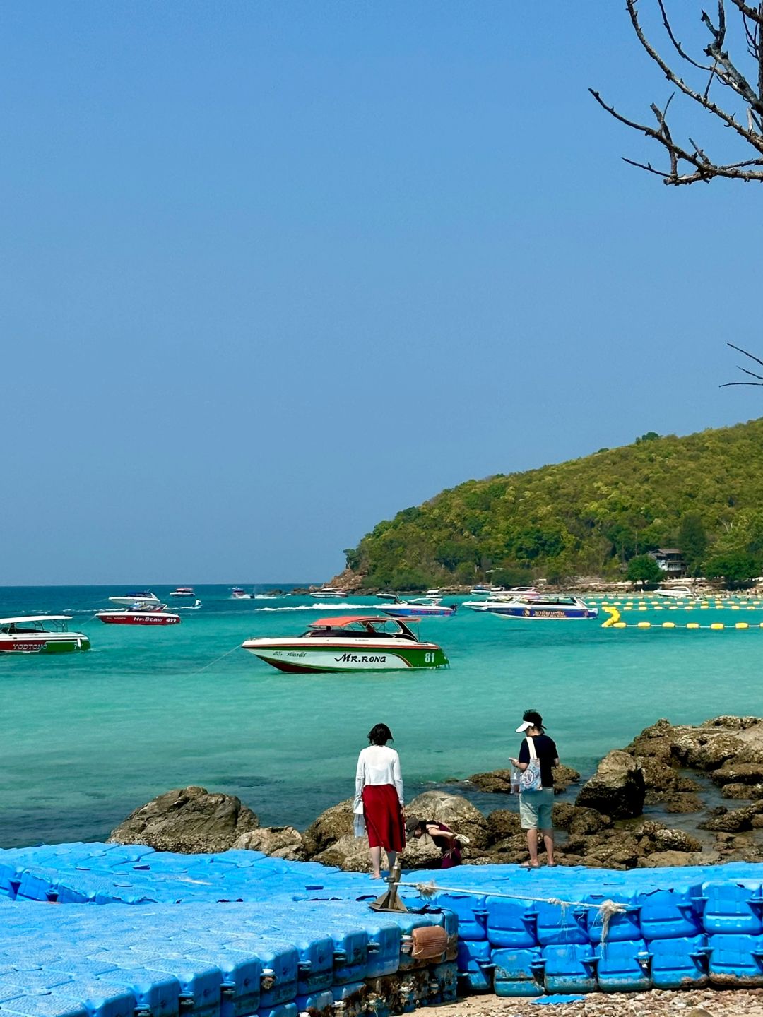 Pattaya-Pattaya Gran Island, speedboat paragliding and other recreational activities are available here