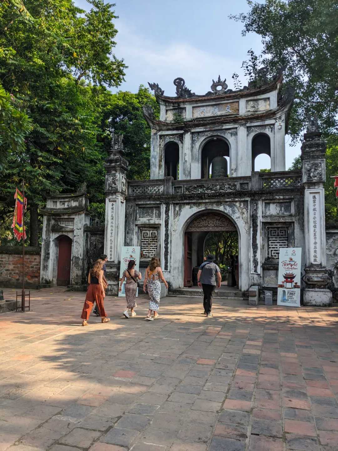 Hanoi-City walks in Hanoi, Vietnam. Visit the Temple of Literature, Hoan Kiem Lake, Hanoi Old Street and the Pink Church