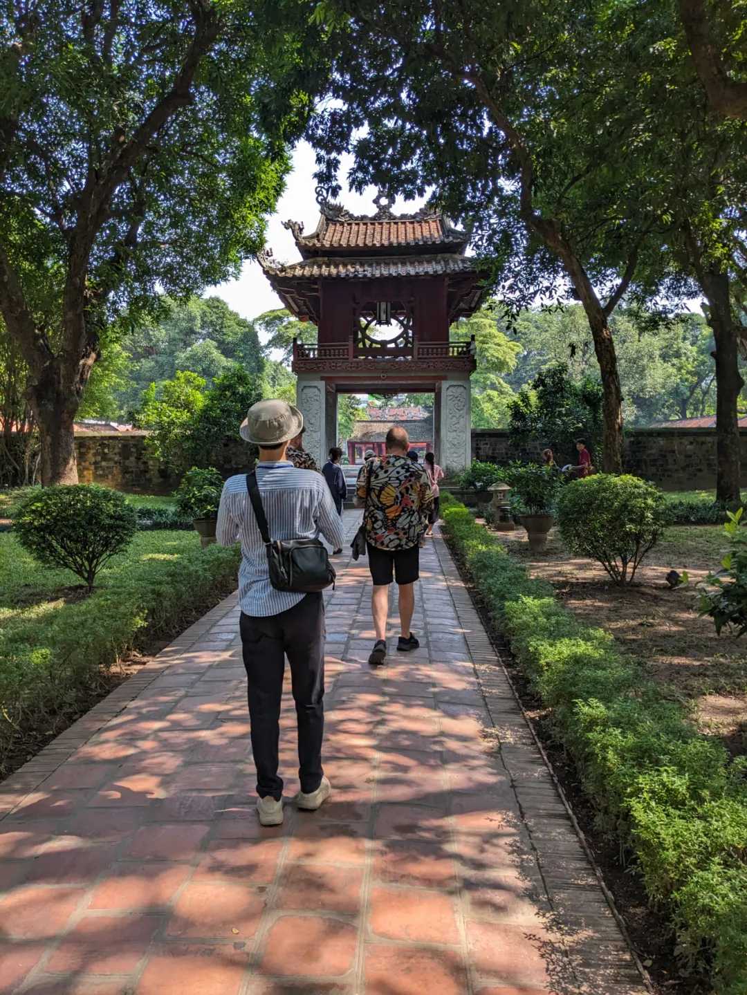 Hanoi-City walks in Hanoi, Vietnam. Visit the Temple of Literature, Hoan Kiem Lake, Hanoi Old Street and the Pink Church