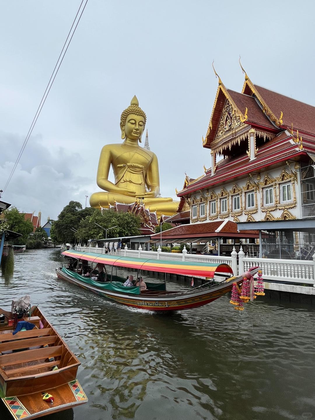 Bangkok-Bangkok Reclining Buddha Temple, Siam Center, Chulalongkorn Food Street, Maeklong Railway Market Travel Guide