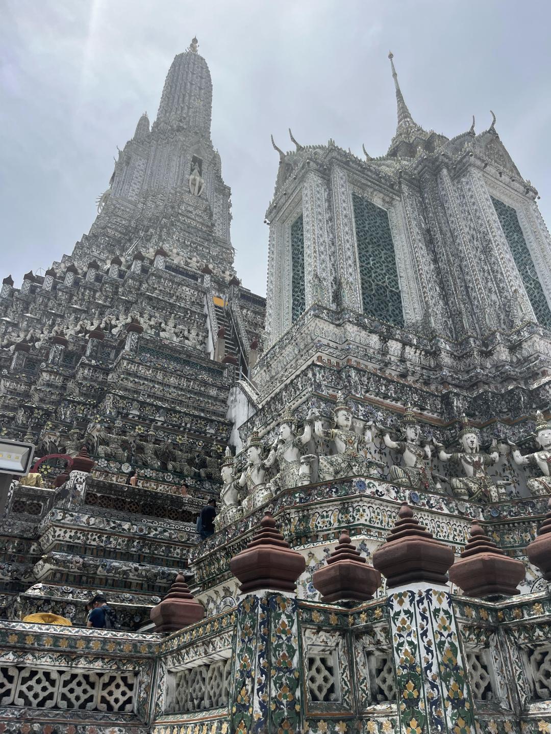 Bangkok-Bangkok Reclining Buddha Temple, Siam Center, Chulalongkorn Food Street, Maeklong Railway Market Travel Guide