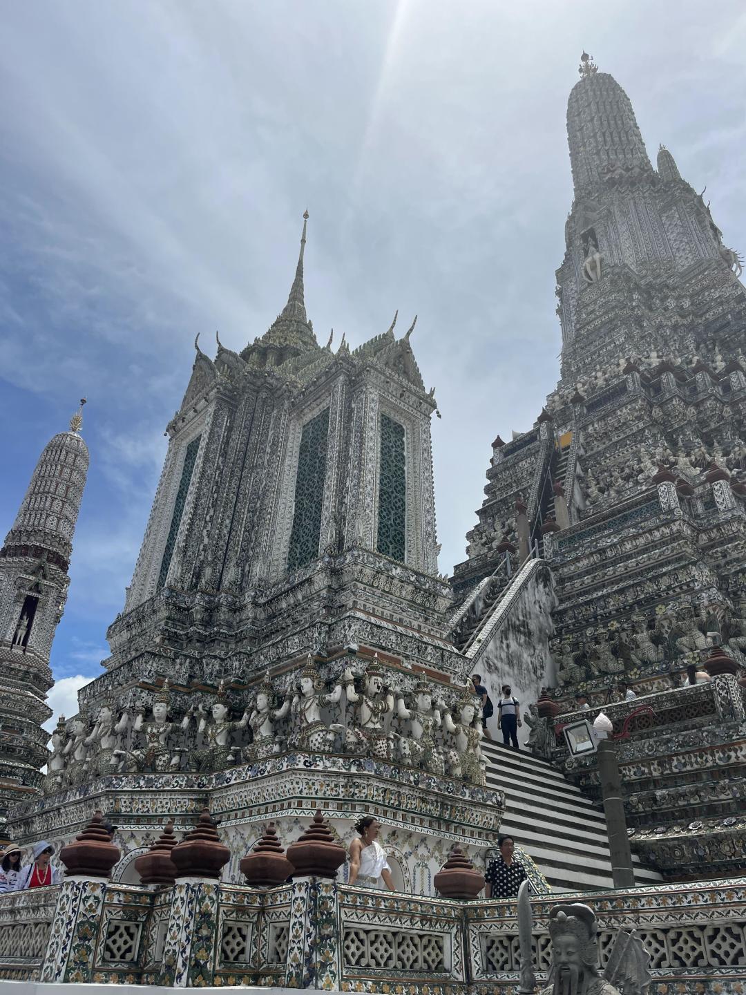 Bangkok-Bangkok Reclining Buddha Temple, Siam Center, Chulalongkorn Food Street, Maeklong Railway Market Travel Guide