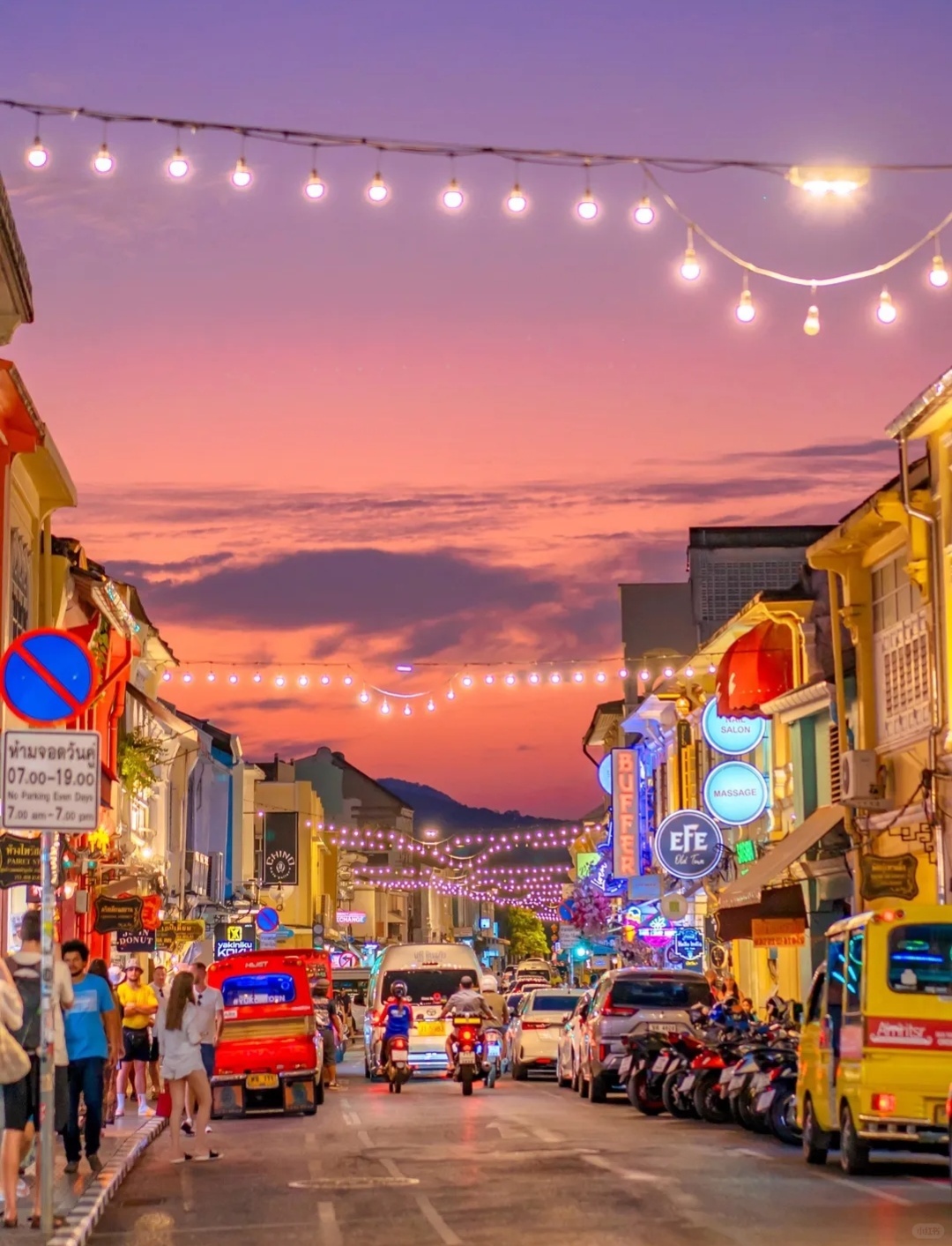 Phuket-Walking tour in Phuket Town. Visit the weekend night market, Rose Wall Cafe and Tiffany Blue House