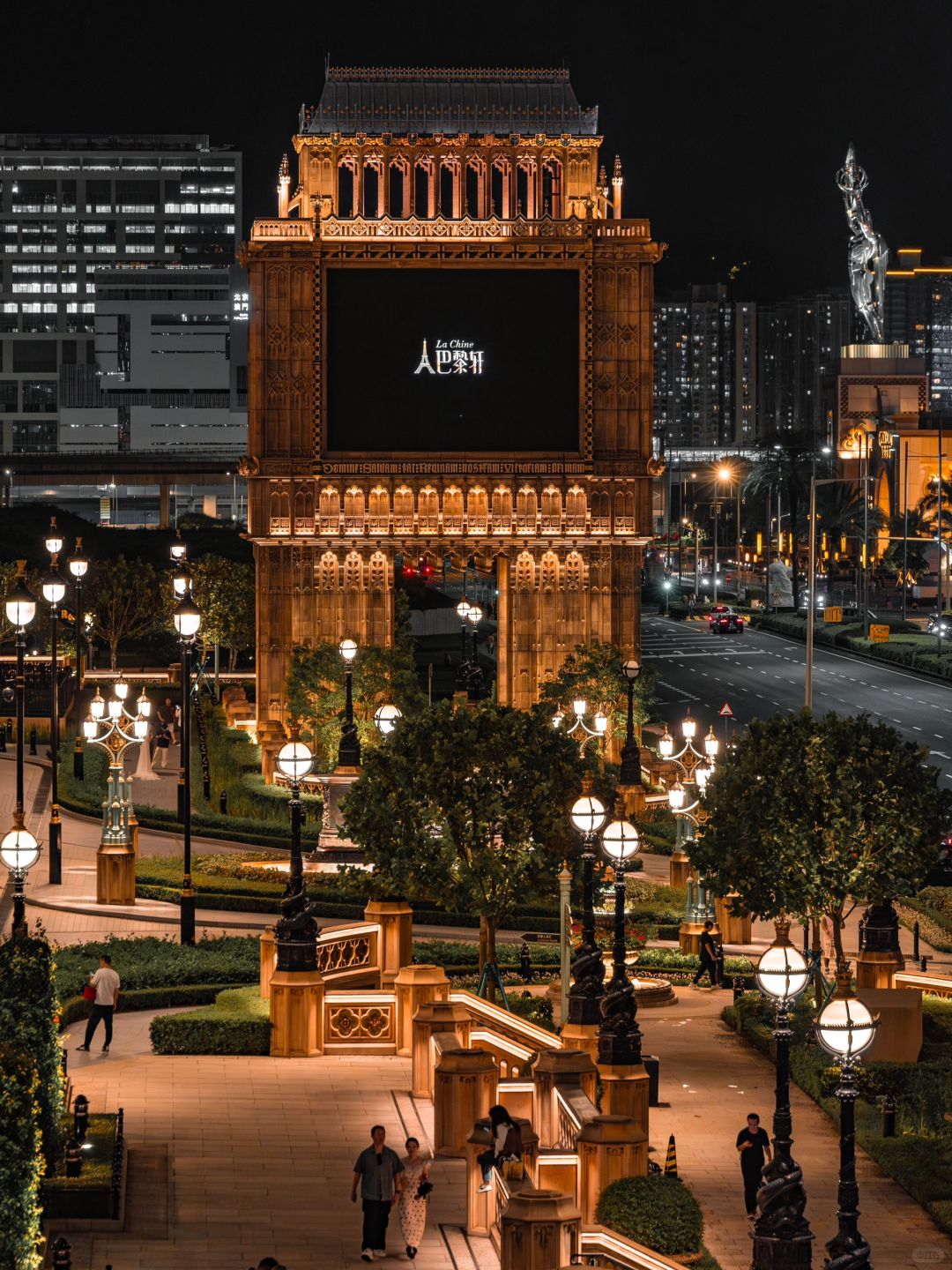 Macao-Travel to Macau at night and feel like you are traveling to the magical world of Harry Potter