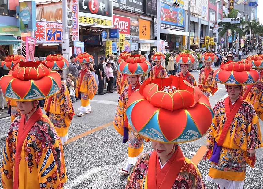 Okinawa-The glory of the Ryukyu Dynasty reappears! Parade of Okinawa kings and princesses, traditional art performances