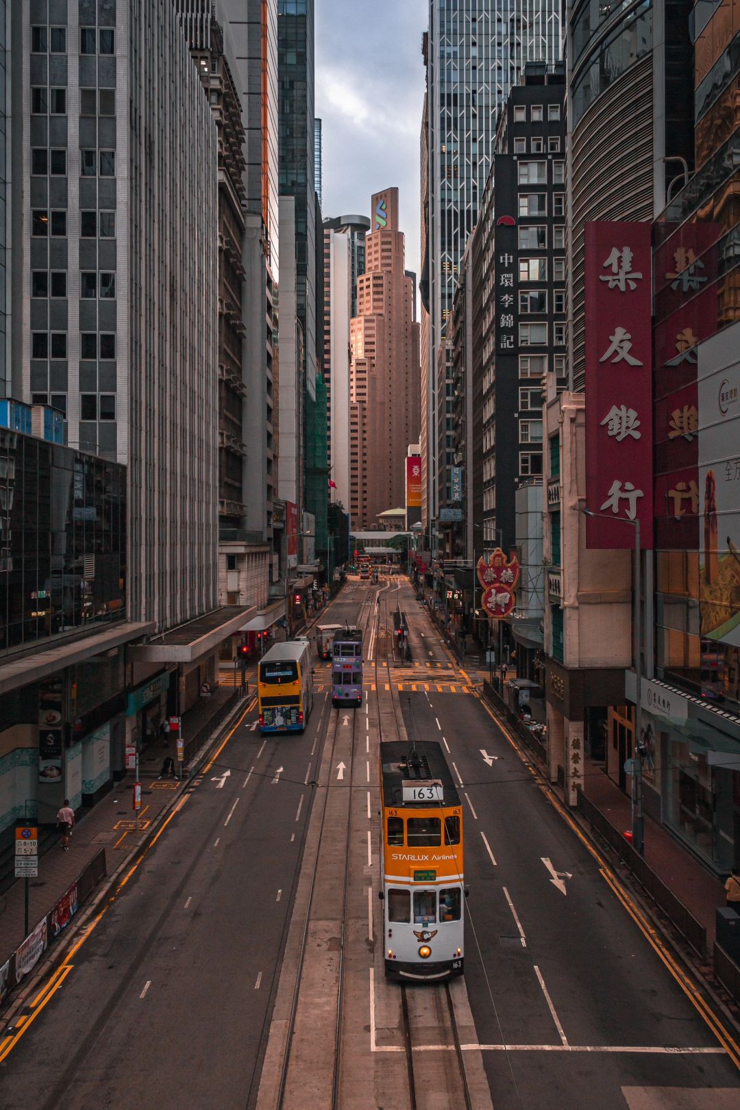 Hong kong-Share the 15 best views in Hong Kong. Braemar Hill and Ding Ding Station in the Dockyard