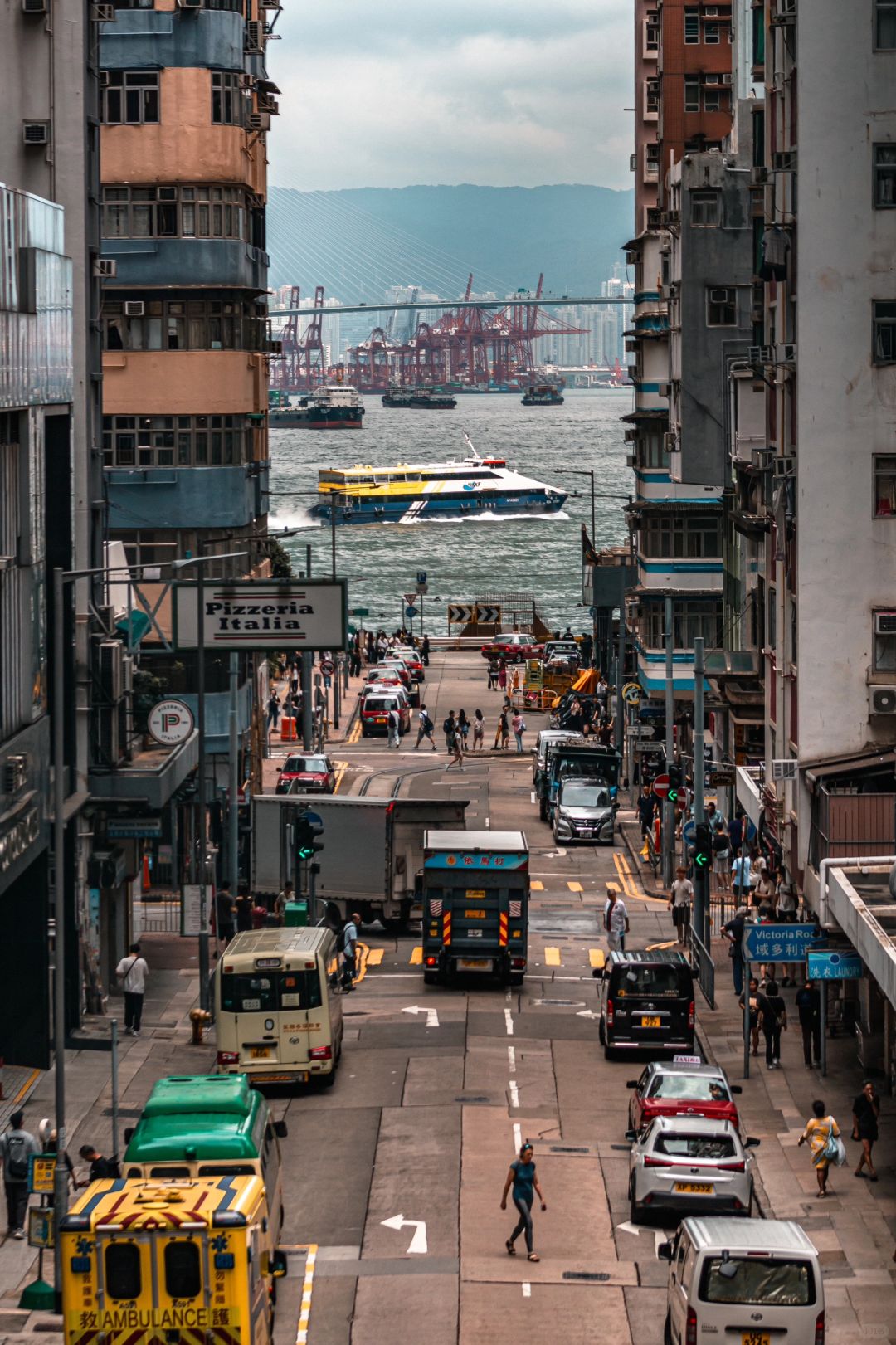 Hong kong-Share the 15 best views in Hong Kong. Braemar Hill and Ding Ding Station in the Dockyard