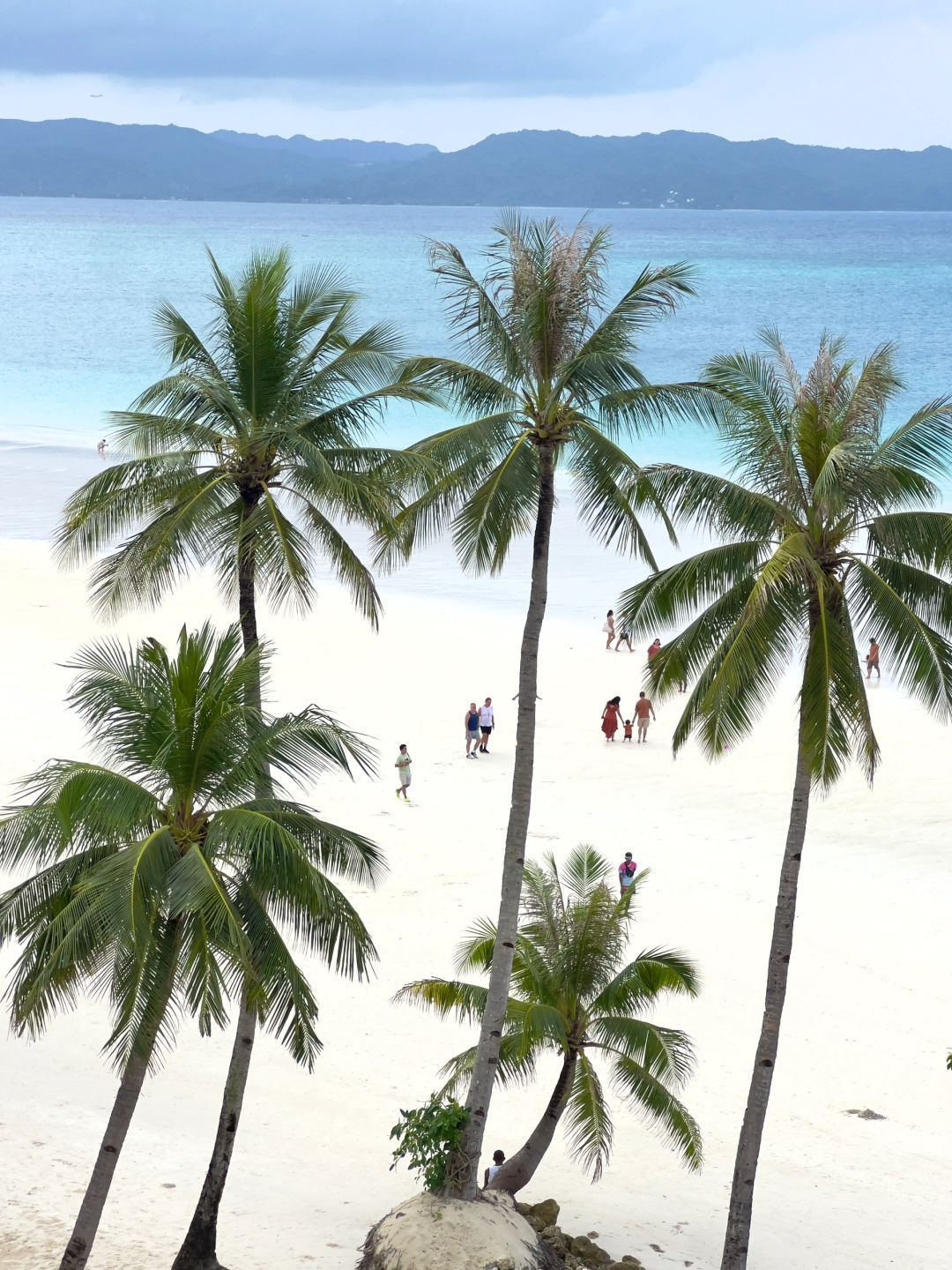 Boracay-Boracay is indeed the most beautiful beach. Experience banana boat and paragliding