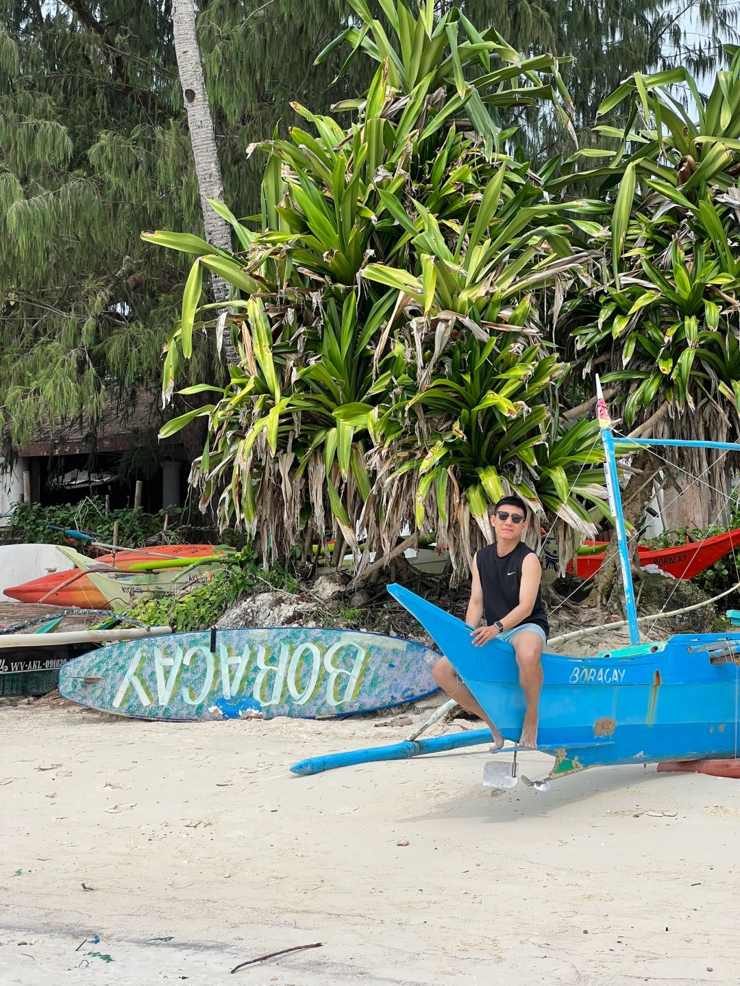 Boracay-Boracay is indeed the most beautiful beach. Experience banana boat and paragliding