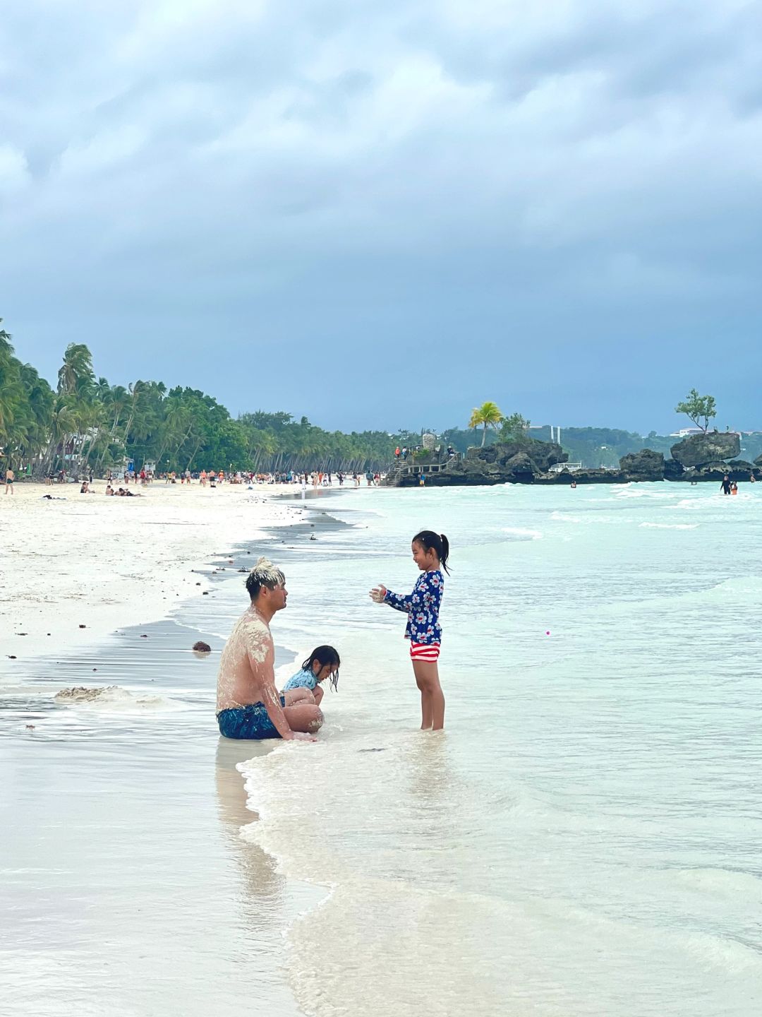 Boracay-Boracay is indeed the most beautiful beach. Experience banana boat and paragliding