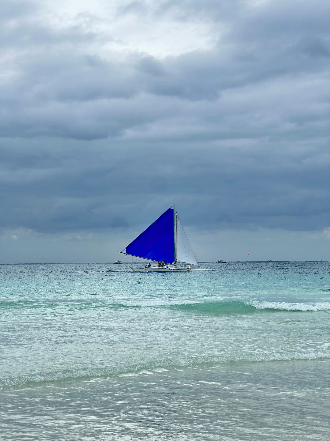 Boracay-Boracay is indeed the most beautiful beach. Experience banana boat and paragliding