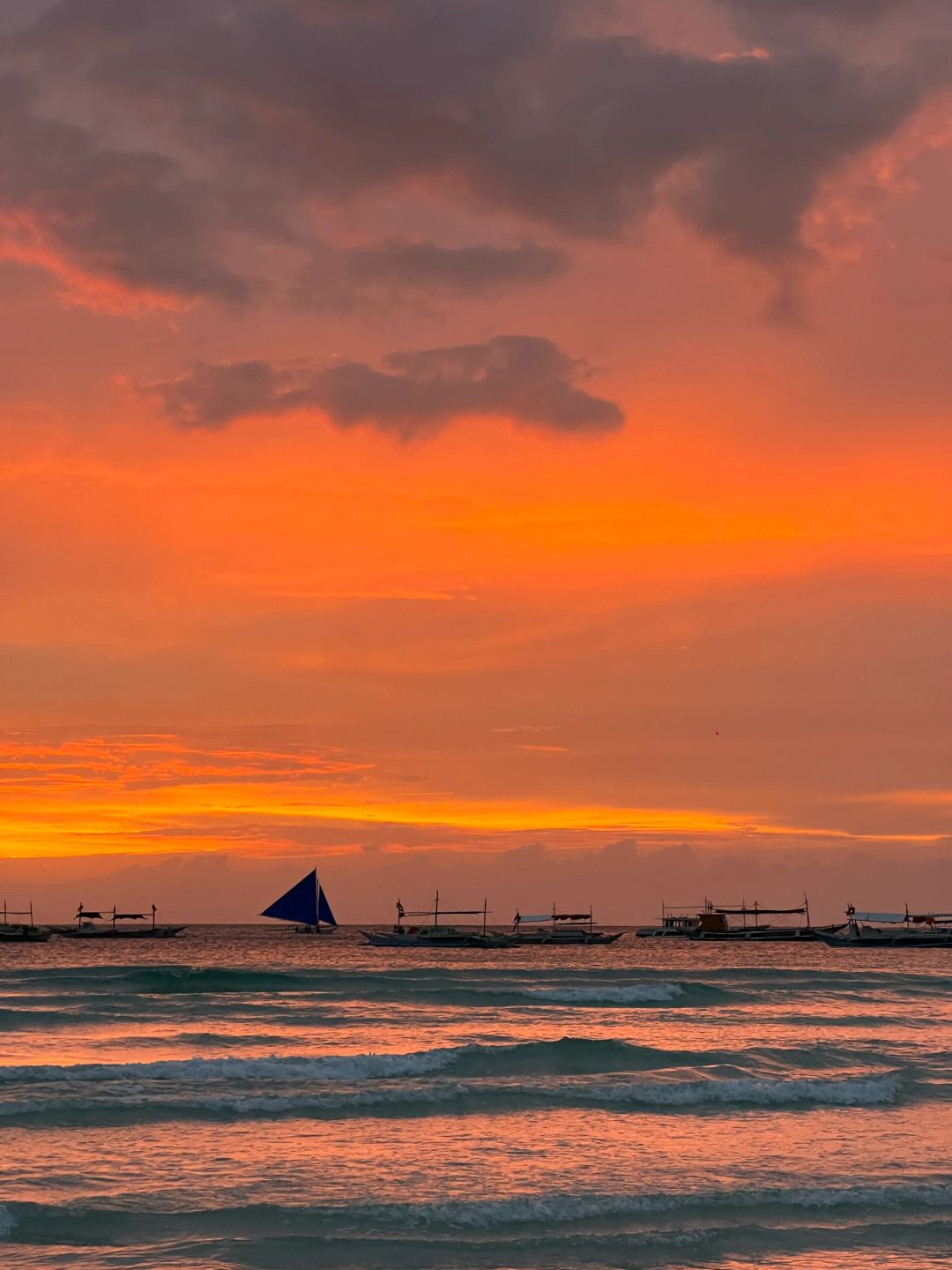 Boracay-Boracay is indeed the most beautiful beach. Experience banana boat and paragliding