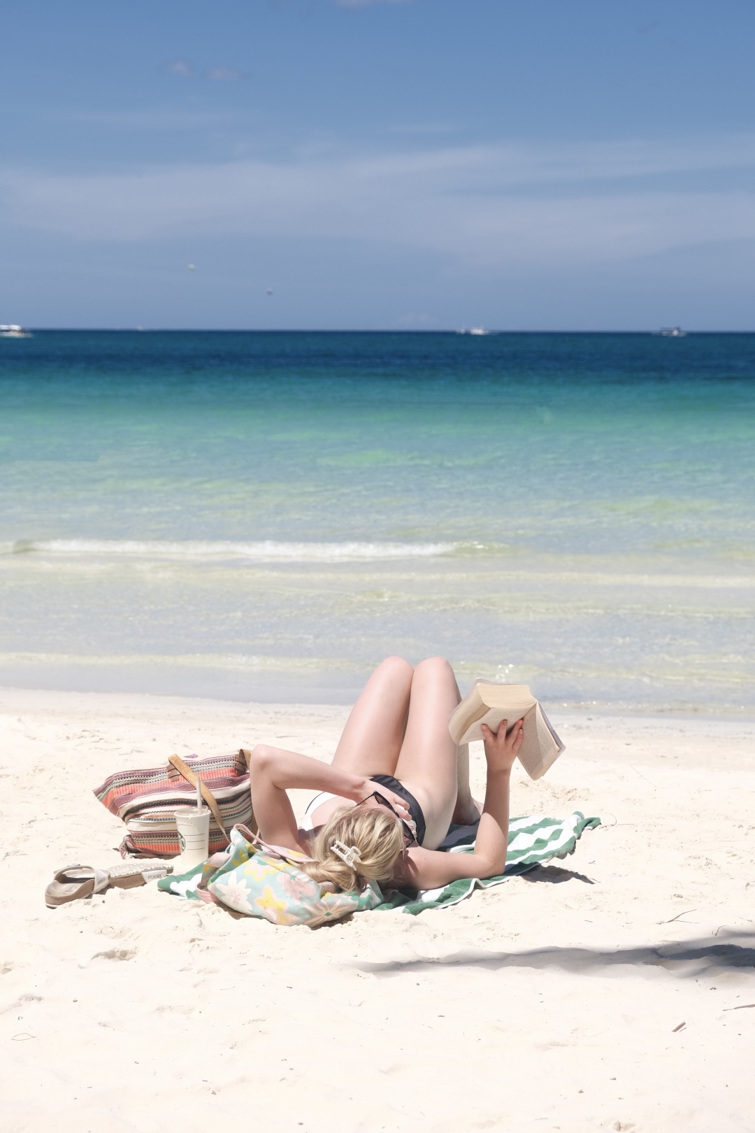 Boracay-Boracay is a great place for low-cost and daze,⛱️ sunbathing naked on the beach