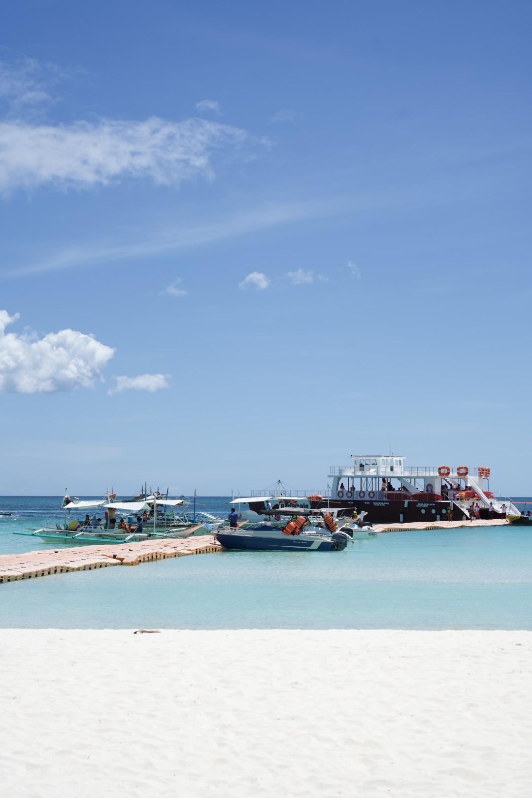 Boracay-Boracay is a great place for low-cost and daze,⛱️ sunbathing naked on the beach