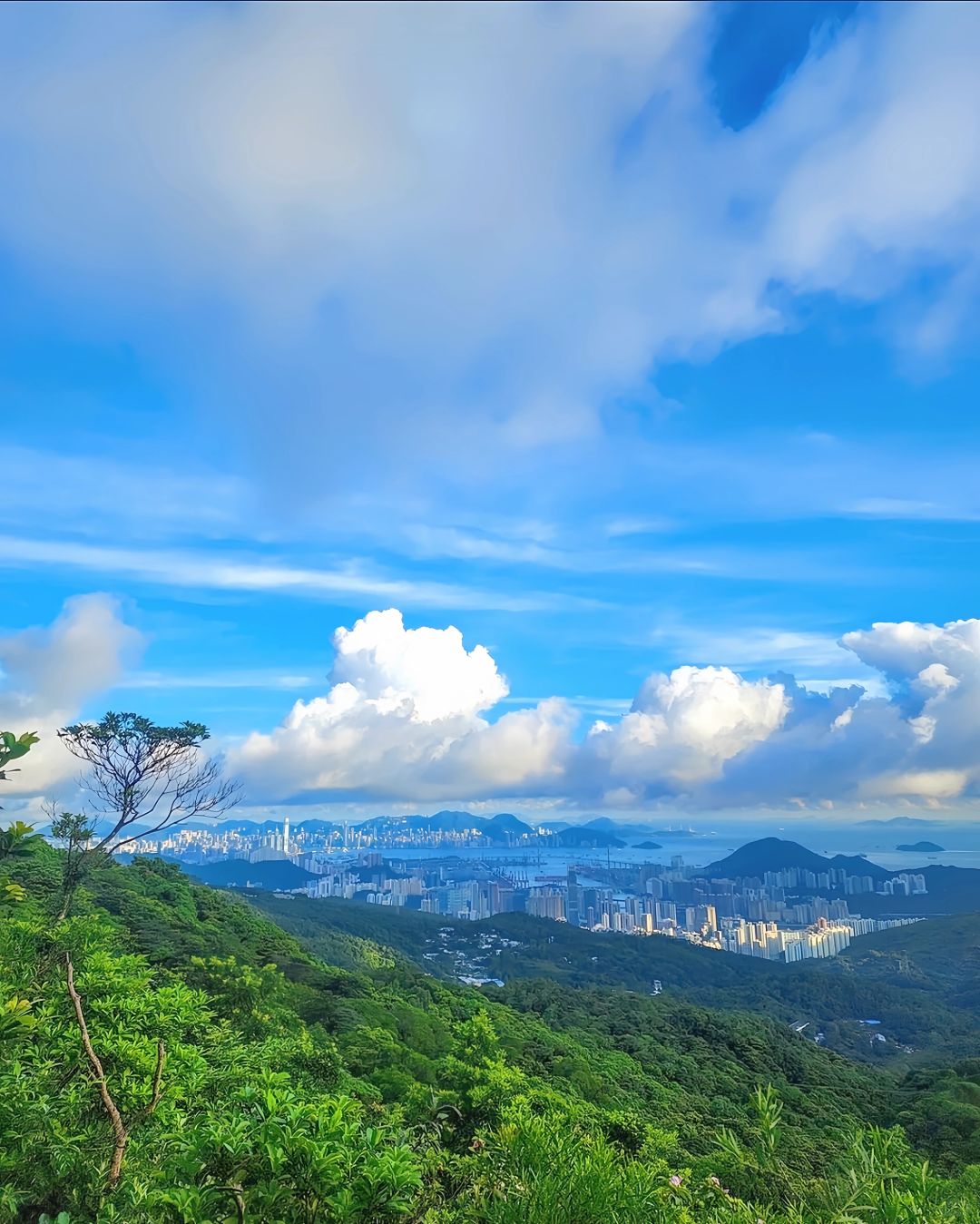 Hong kong-TaiMoShan, Hong Kong has its own castle in the sky, it feels like in a Hayao Miyazaki cartoon