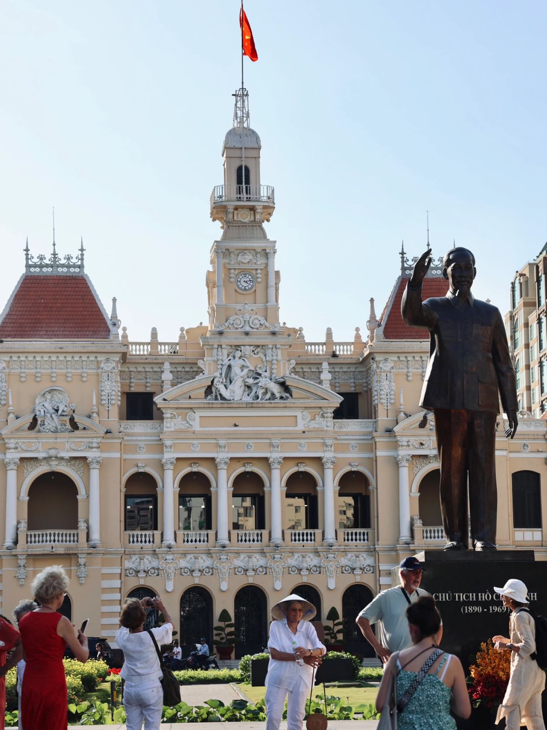 Ho Chi Minh-A boy backpacks travel to Vietnam for the holidays, a two-day tour guide to Ho Chi Minh