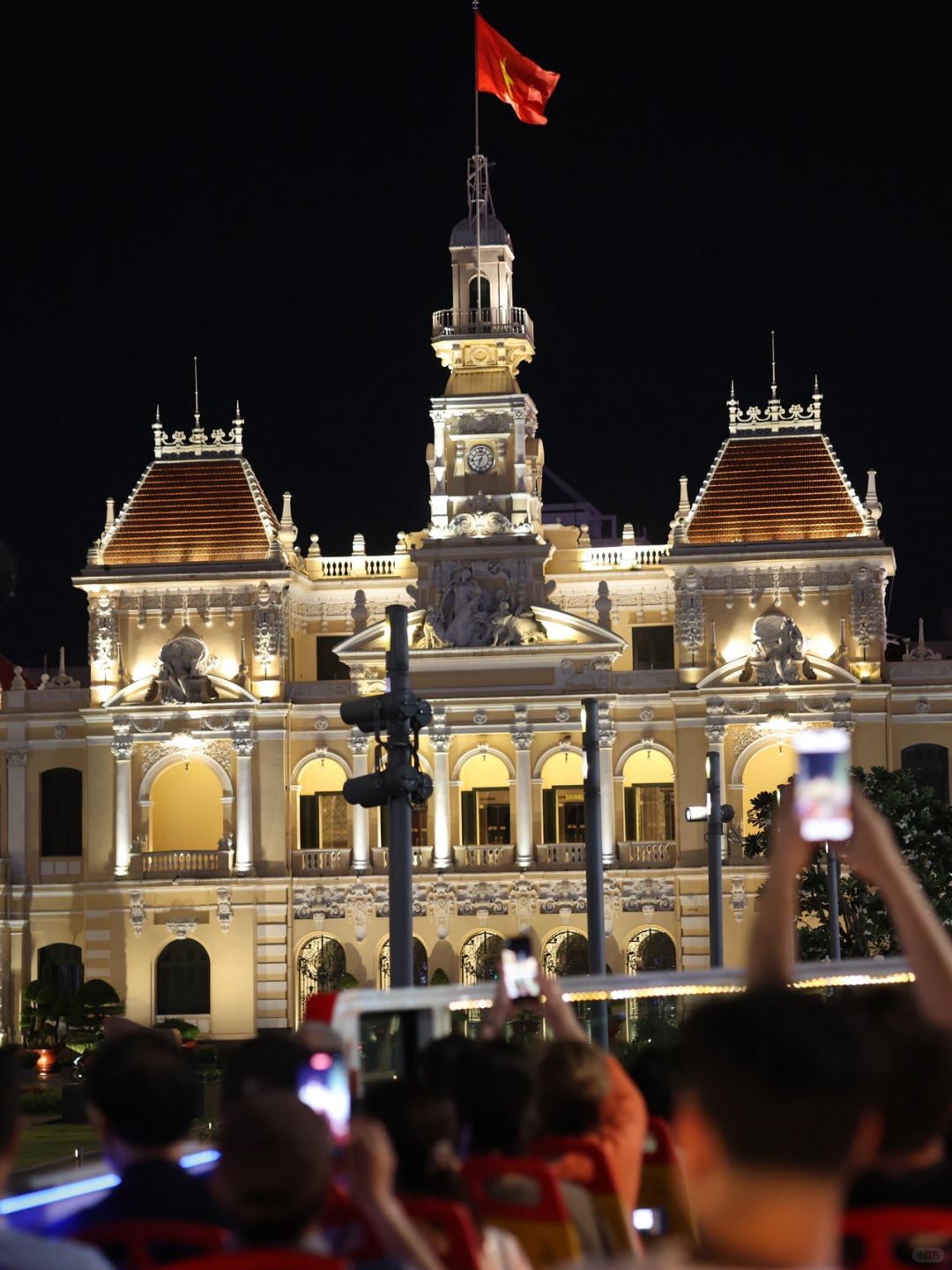 Ho Chi Minh-A boy backpacks travel to Vietnam for the holidays, a two-day tour guide to Ho Chi Minh