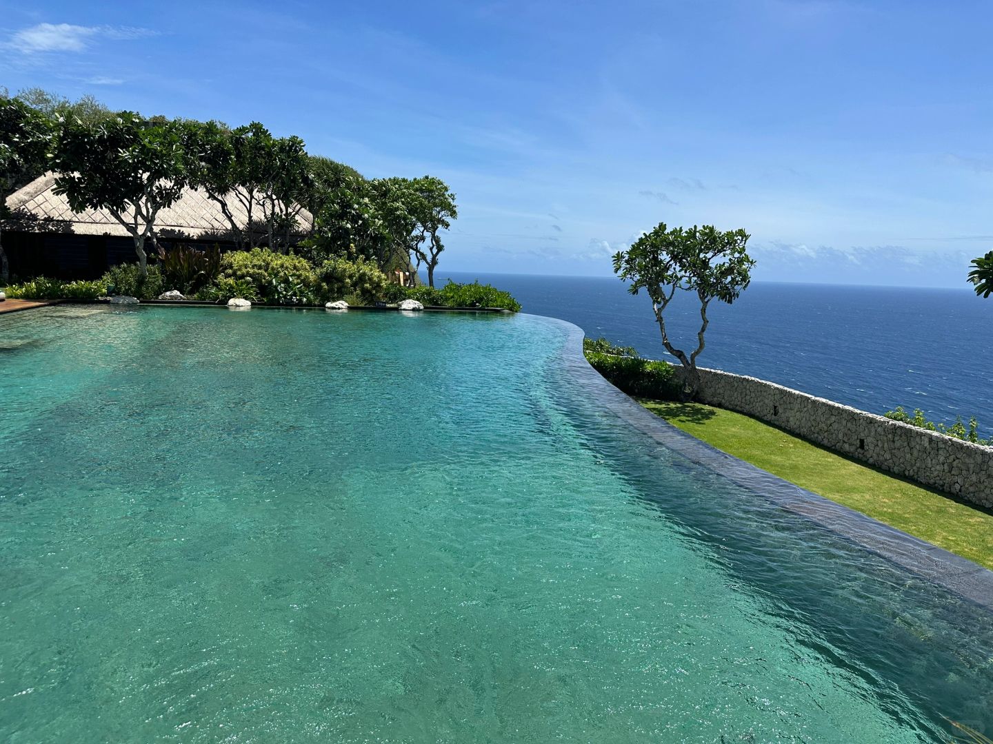 Bali-Bulgari Hotel Bali, the perfect fusion of villa room environment, cliff cableway and nature