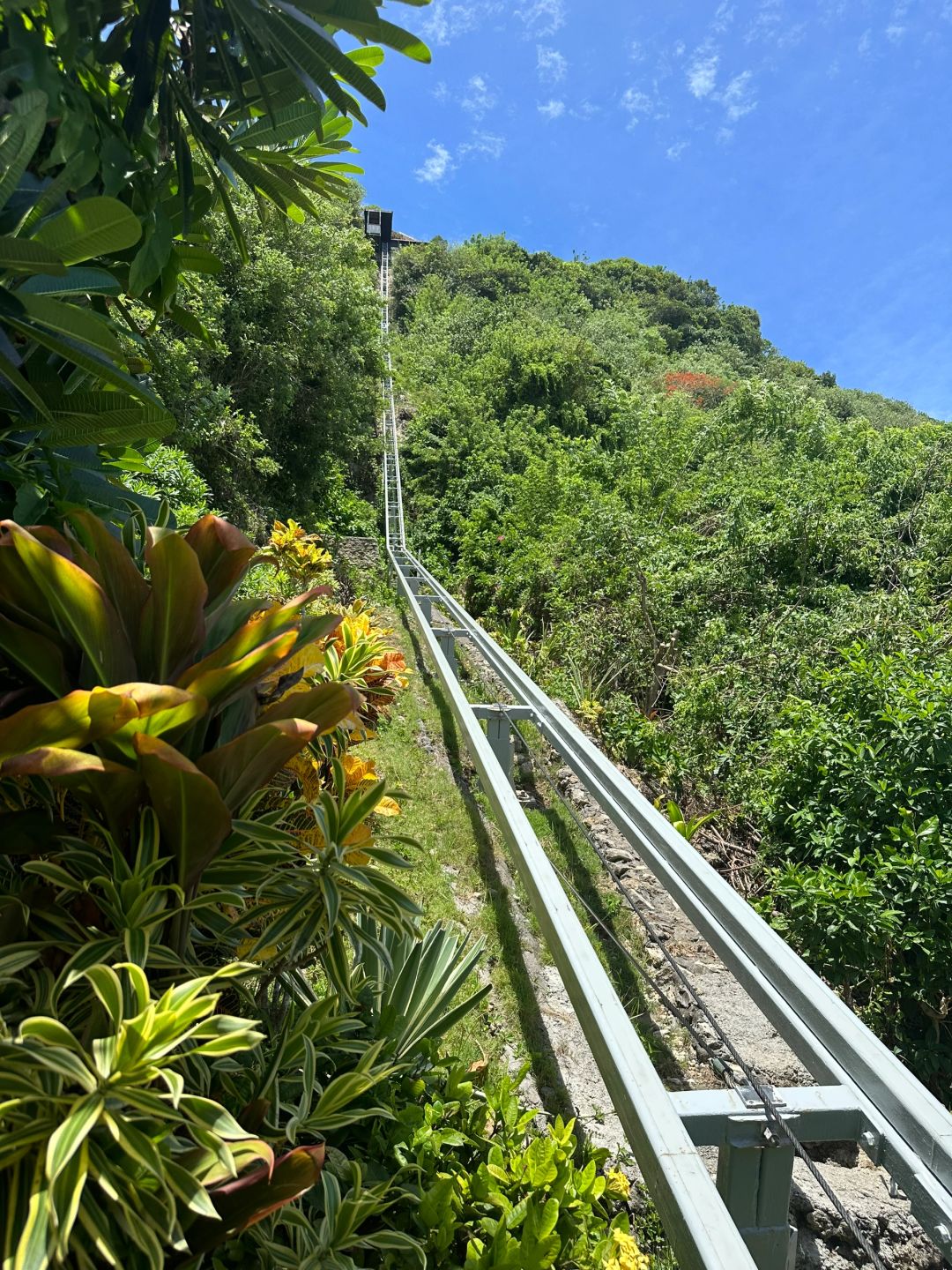 Bali-Bulgari Hotel Bali, the perfect fusion of villa room environment, cliff cableway and nature