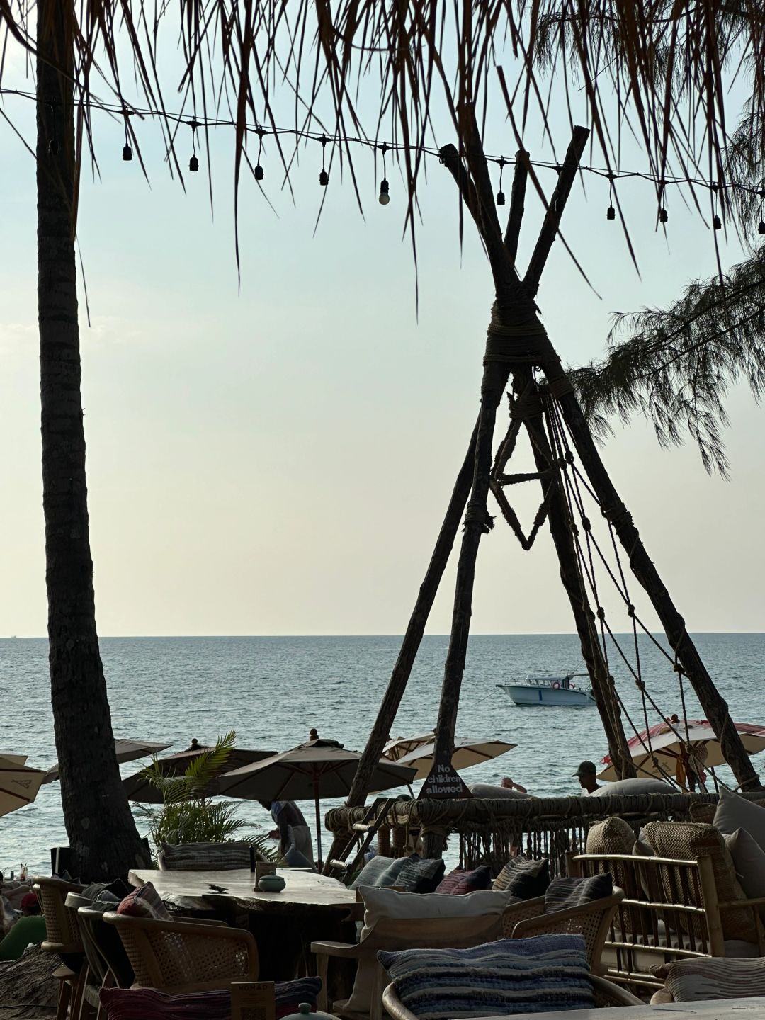 Phuket-Nomad Beach Club, a bohemian bar in Phuket, where you can relax on the lazy sofa