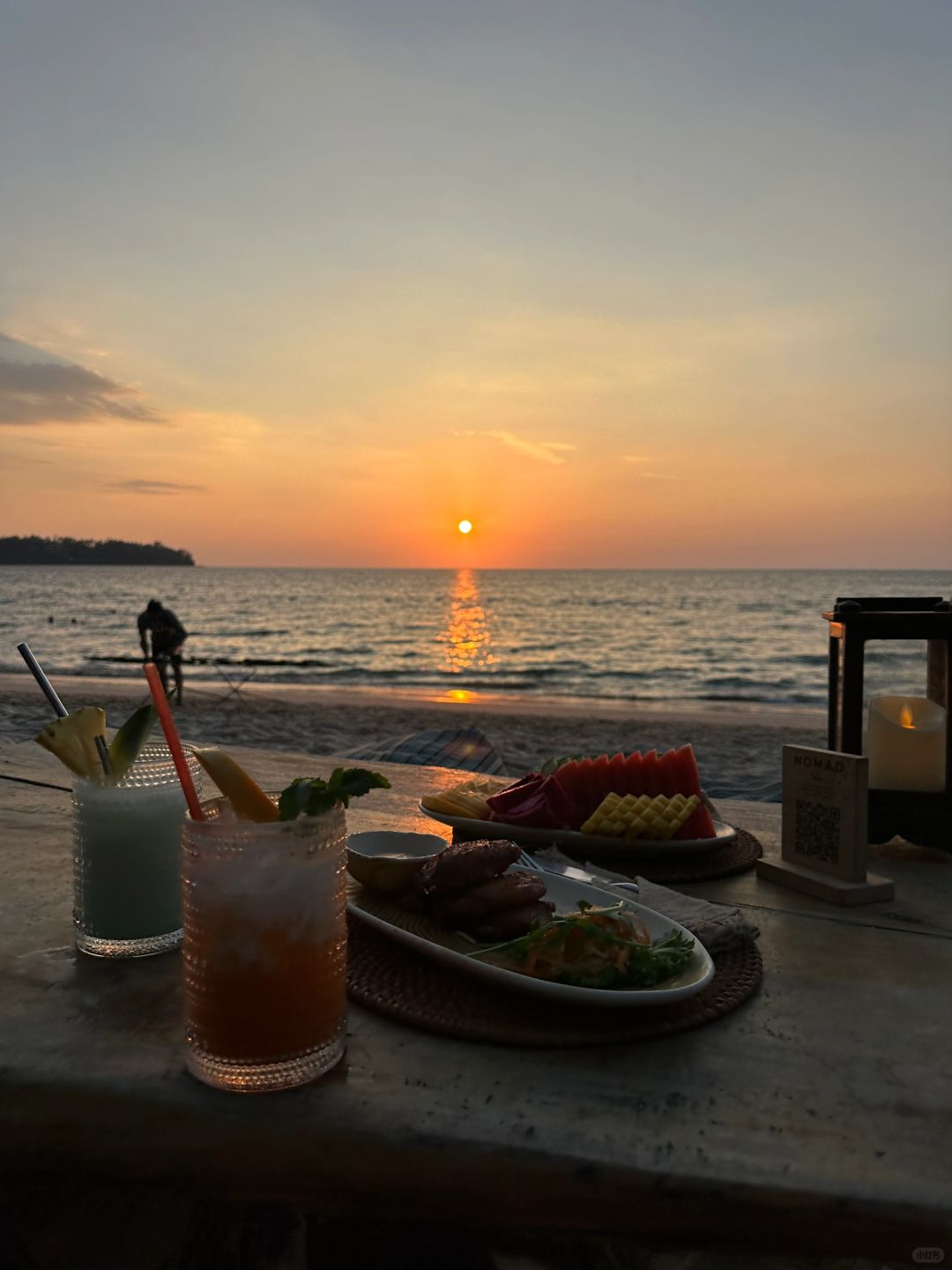 Phuket-Nomad Beach Club, a bohemian bar in Phuket, where you can relax on the lazy sofa