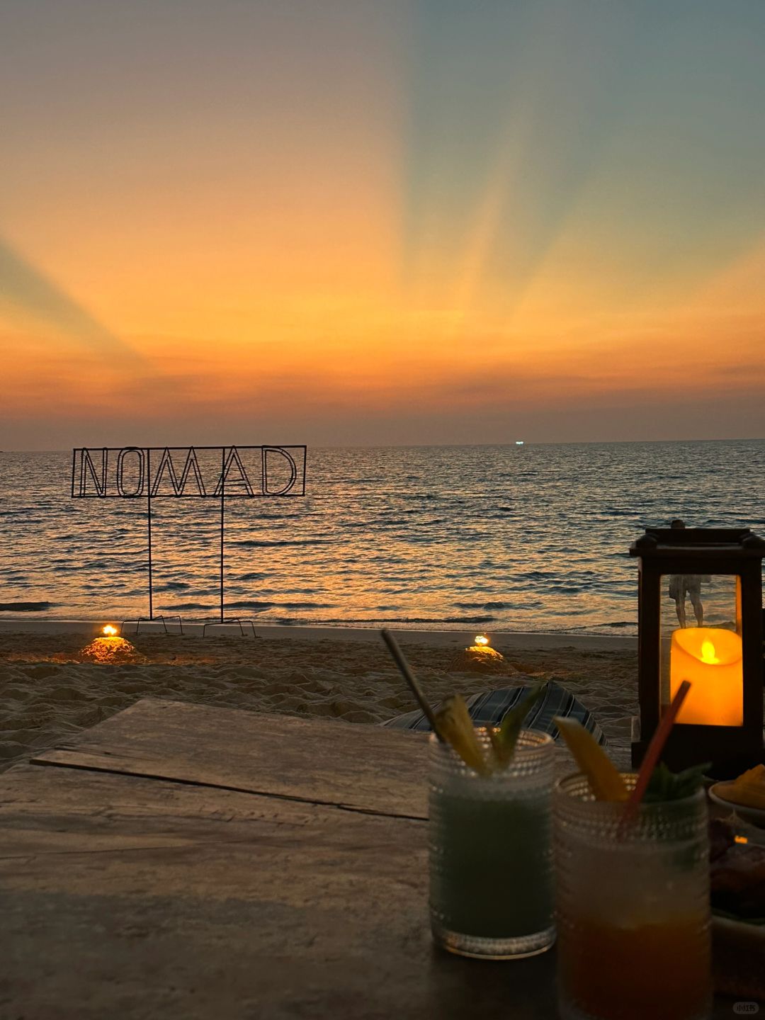 Phuket-Nomad Beach Club, a bohemian bar in Phuket, where you can relax on the lazy sofa