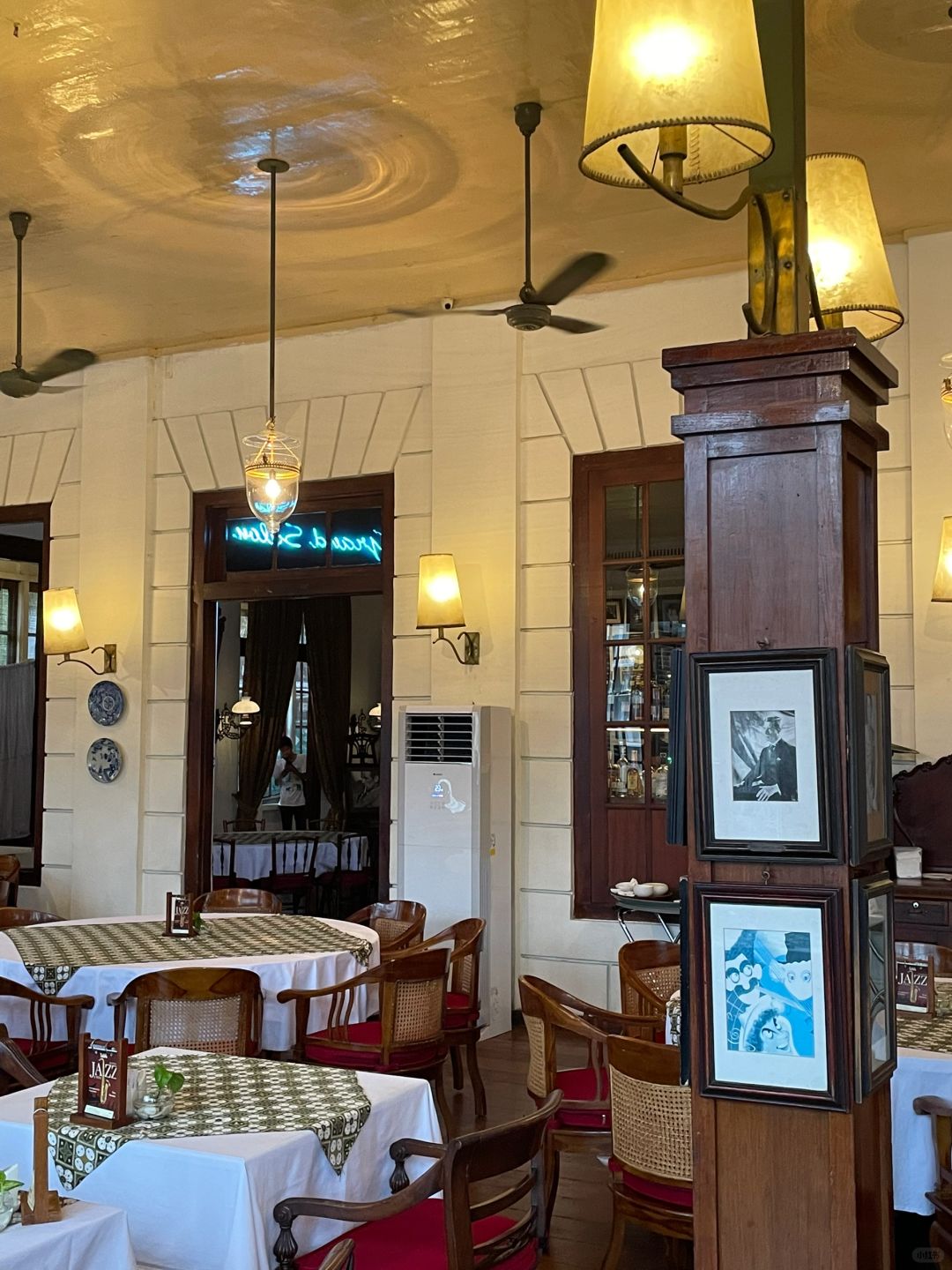 Jakarta-Batavia, Jakarta, a century-old coffee shop left over from the Dutch colonial period