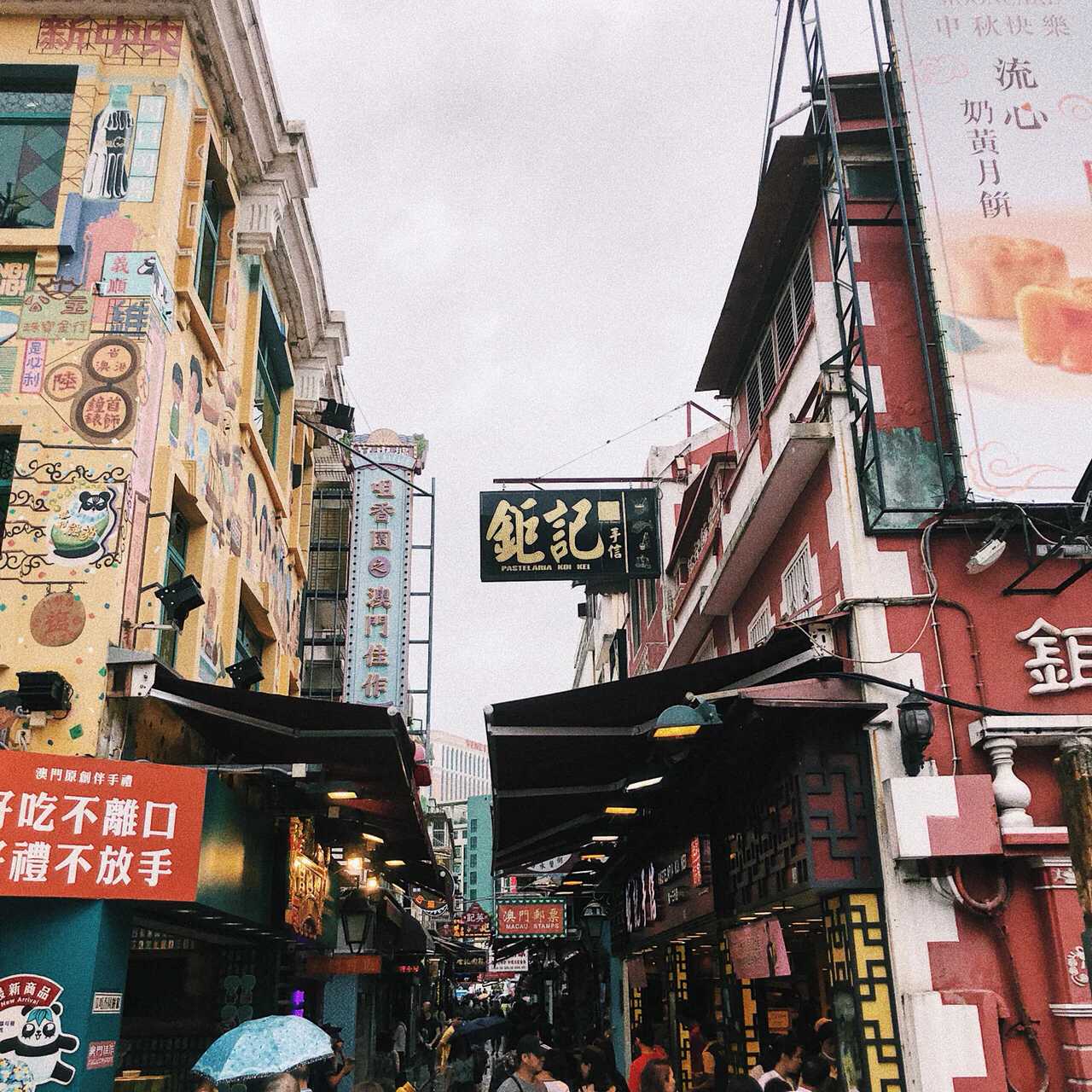 Macao-Travel Macau and satisfy your appetite by tasting traditional Chinese food at Guanye Street