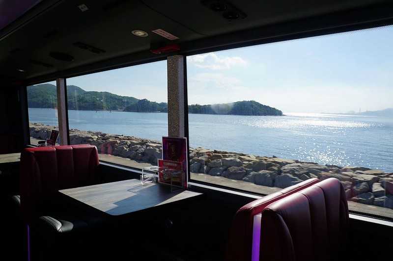 Hong kong-Hong Kong Crystal Bus. Enjoy beautiful scenery and delicious food on a family bus trip