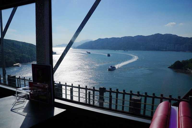 Hong kong-Hong Kong Crystal Bus. Enjoy beautiful scenery and delicious food on a family bus trip