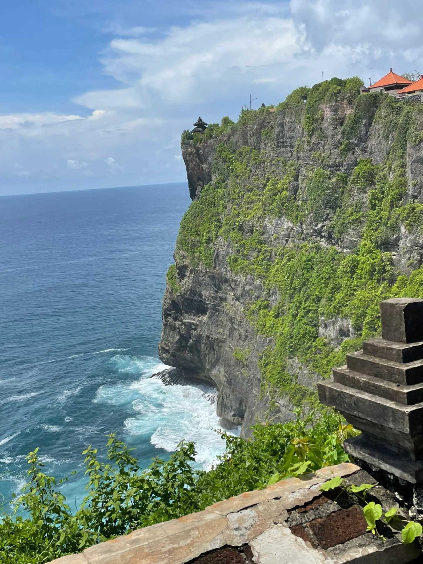 Bali-Bali Lover's Cliff, buy a ticket to Uluwatu temple, you can only see it after entering