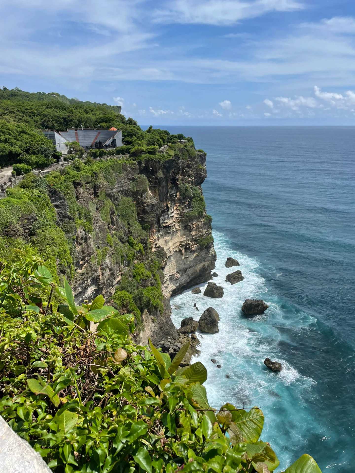 Bali-Bali Lover's Cliff, buy a ticket to Uluwatu temple, you can only see it after entering