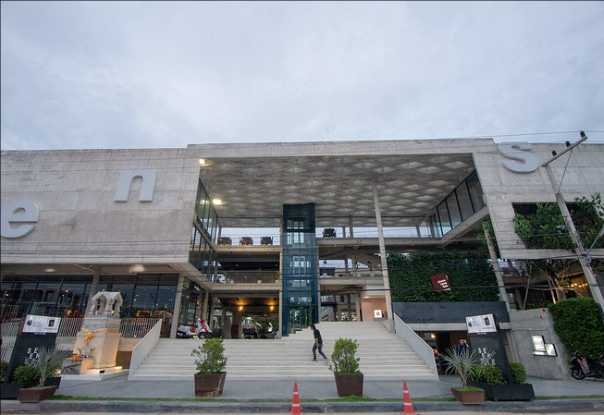 Hua Hin-SeenSpace Hua Hin Beach Literary Youth Plaza with shopping malls, restaurants and hotels