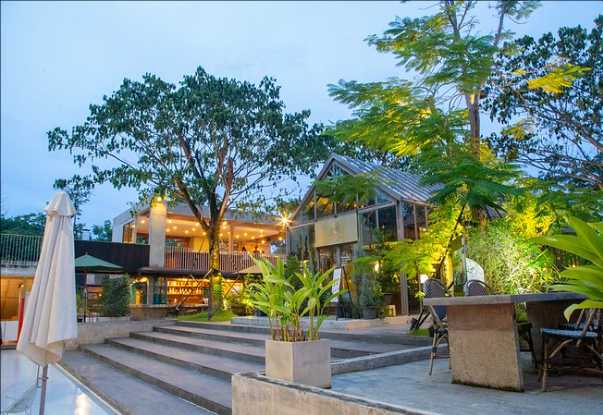 Hua Hin-SeenSpace Hua Hin Beach Literary Youth Plaza with shopping malls, restaurants and hotels